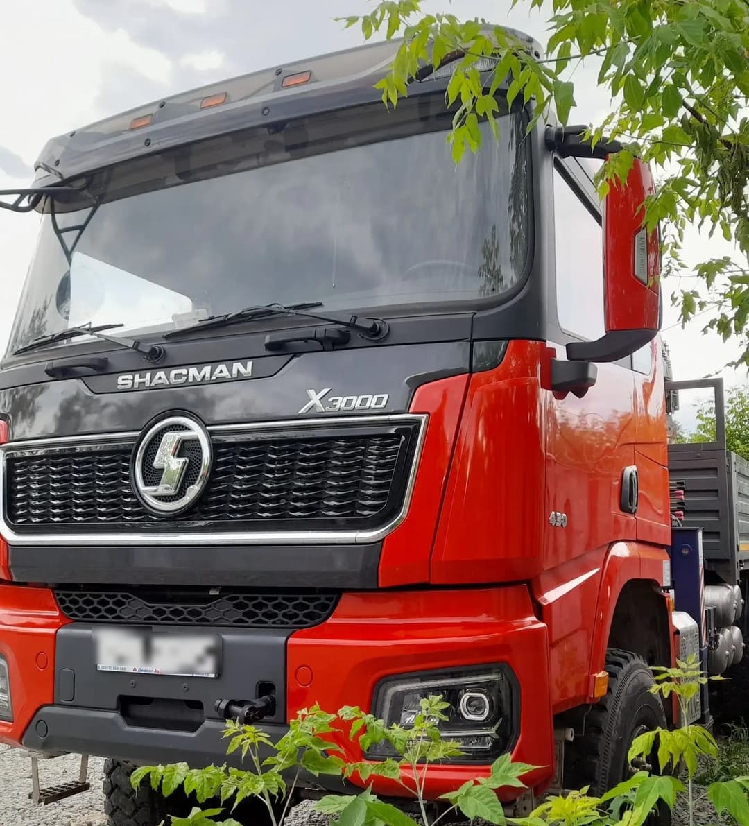Коммерческие Грузовики KG* на шасси Shacman SX3258 6x6 Бортовой с КМУ - 1