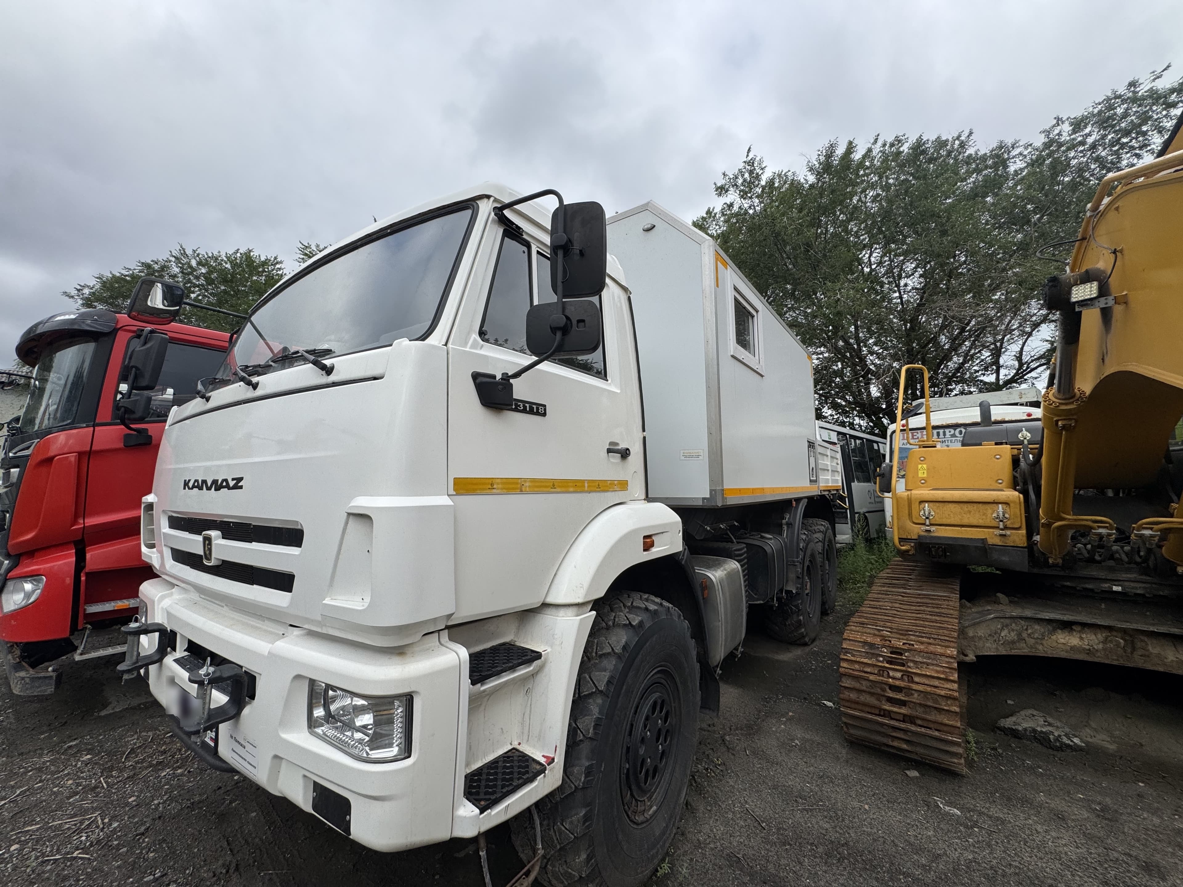 Автоспецван 7721* на шасси КамАЗ 43118 6x6 Передвижная мастерская с КМУ - 1
