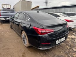 Hongqi H5 - 4