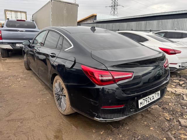 Hongqi H5 - 4