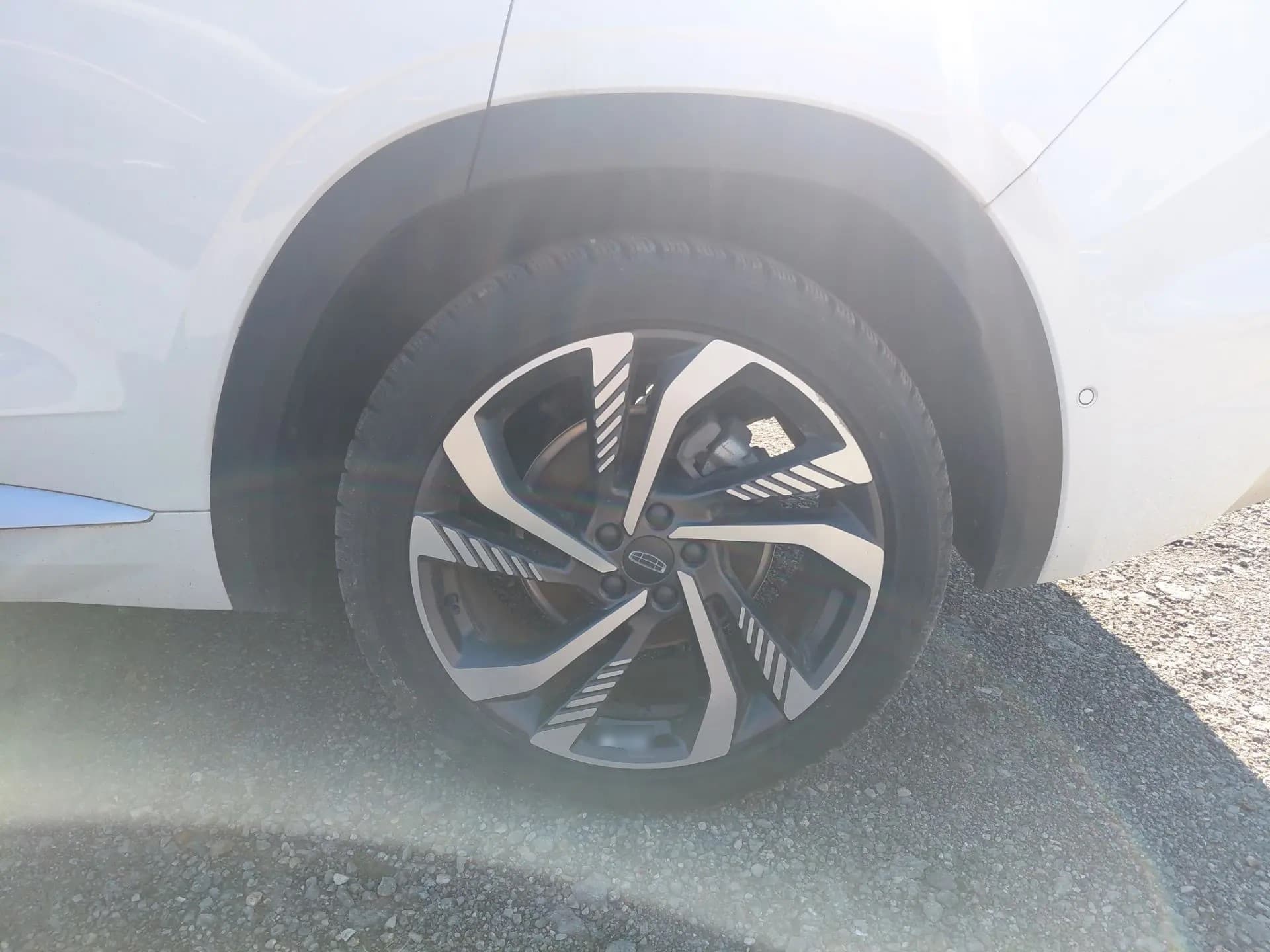 Geely Monjaro - 10