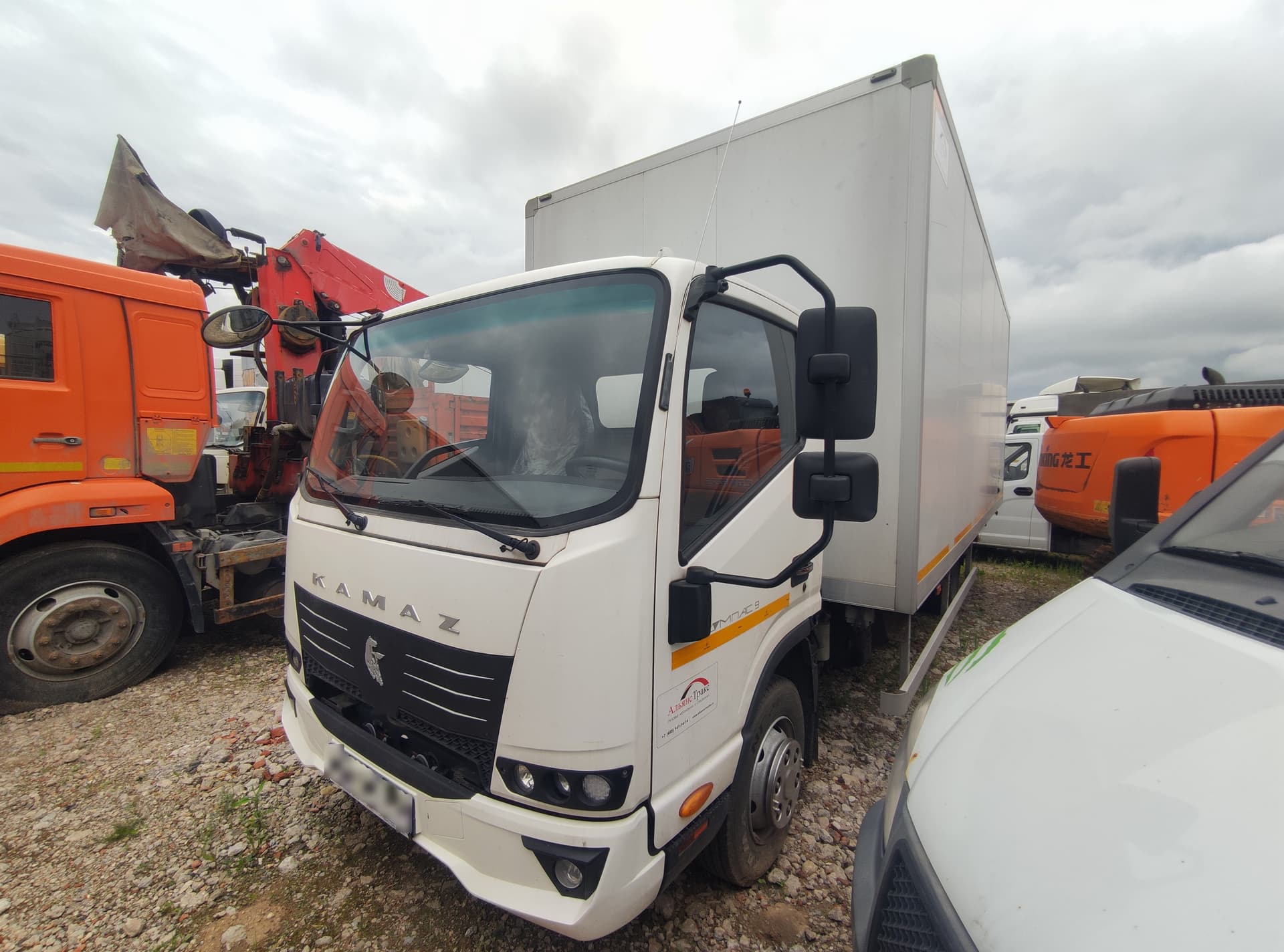 Автомеханический Завод 5758* на шасси КамАЗ 43089 4x2 Изотермический/рефрижератор - 1