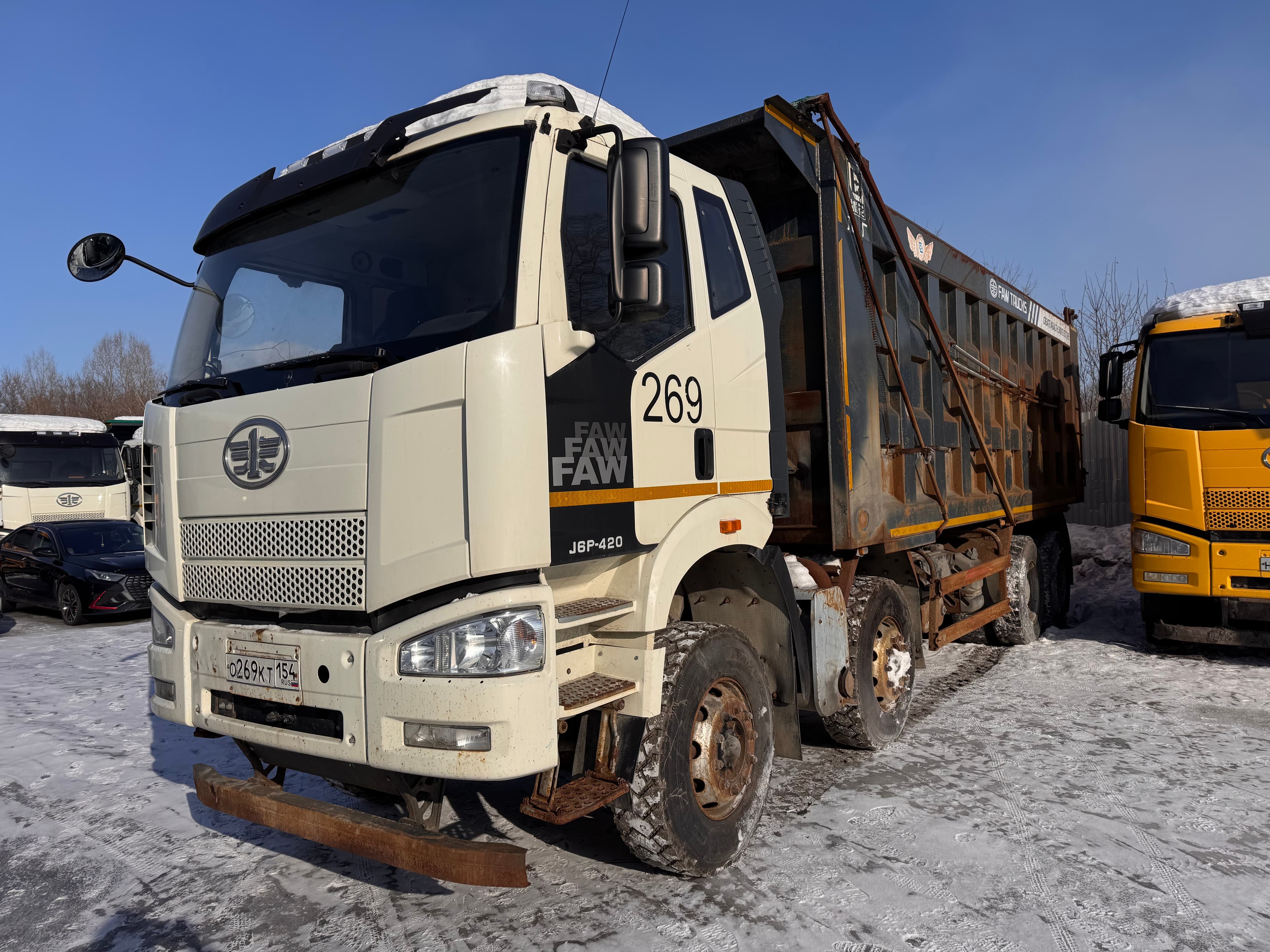 FAW J6 8x4 Самосвал - 1