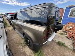 Land Rover Defender 110 - 4