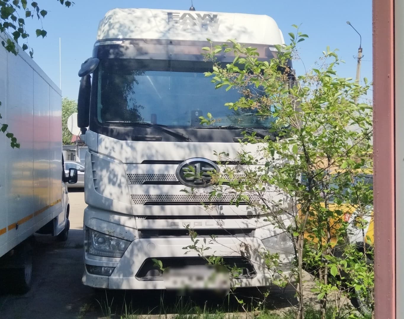 FAW J7 4x2 Седельный тягач - 1