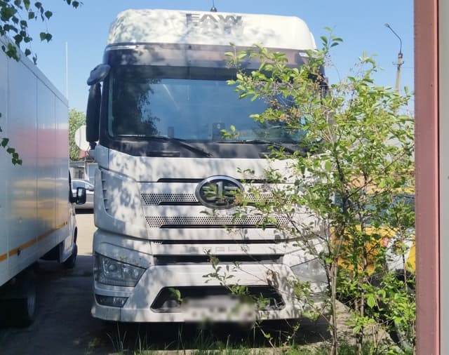 FAW J7 4x2 Седельный тягач - 1