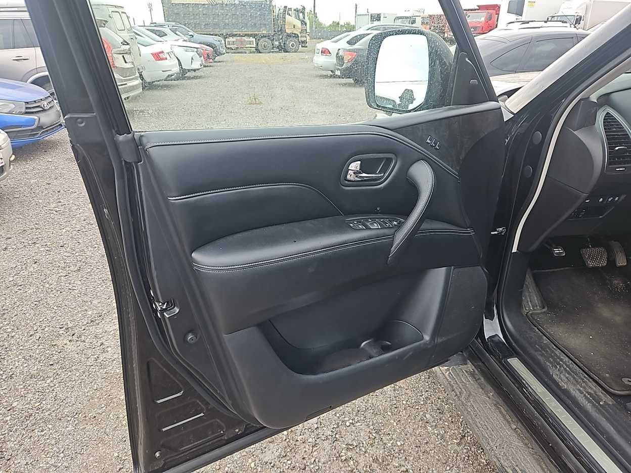 Infiniti QX80 - 8