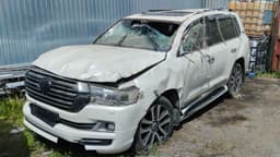 Toyota Land Cruiser 200 - 1