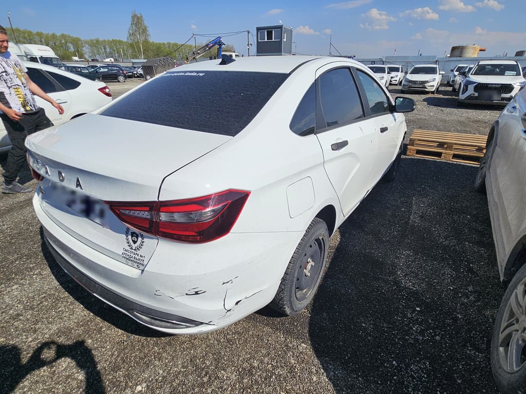 Lada Vesta седан - 4