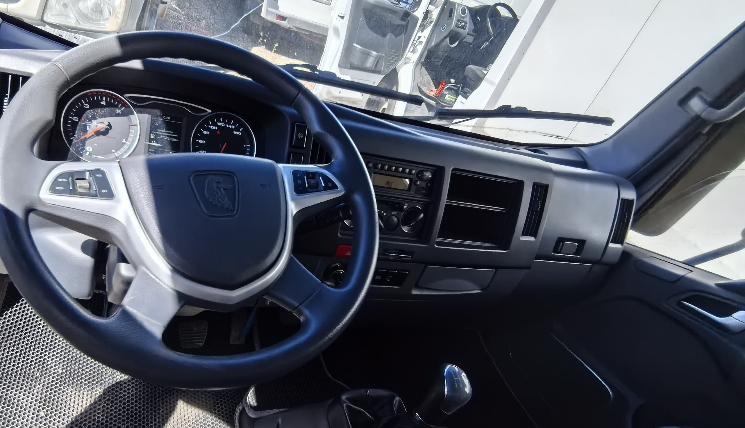 Автомеханический Завод 5758* на шасси КамАЗ 43085 4x2 Изотермический/рефрижератор - 5