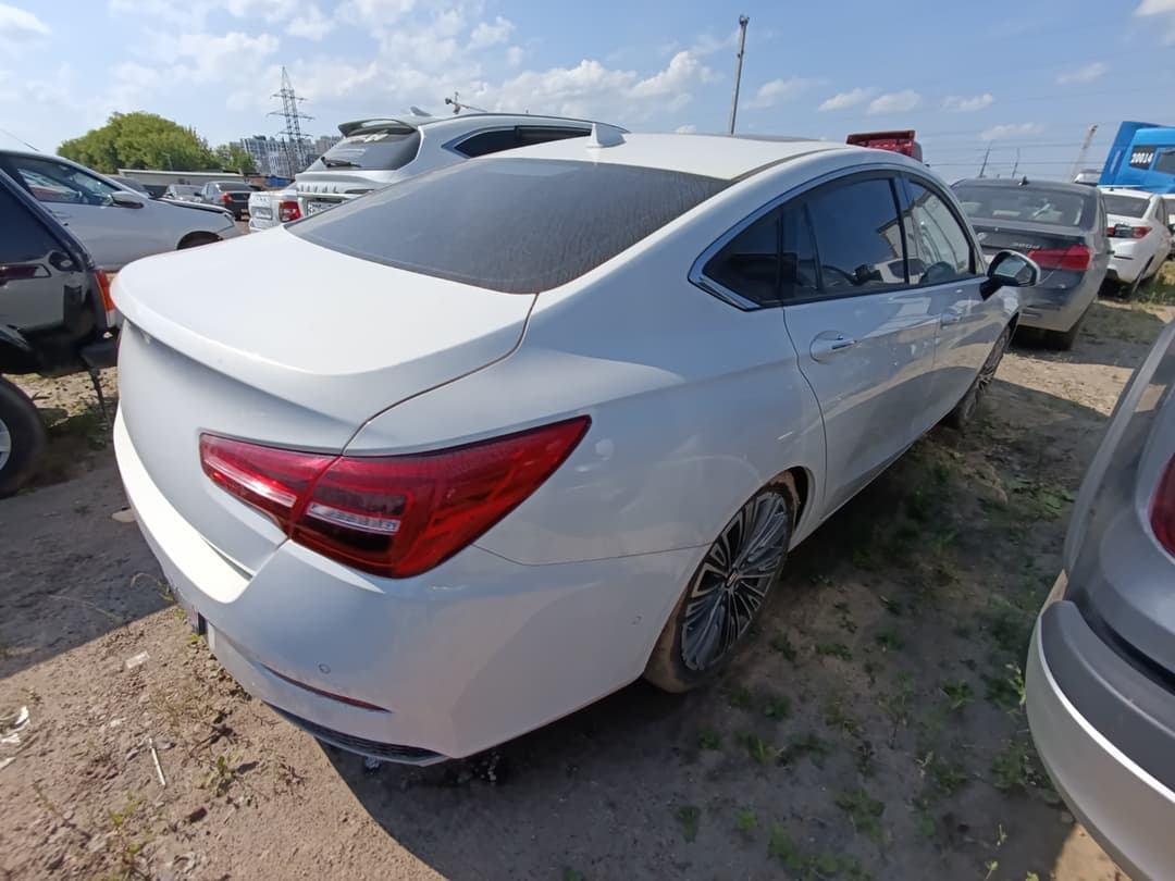 Hongqi H5 - 3