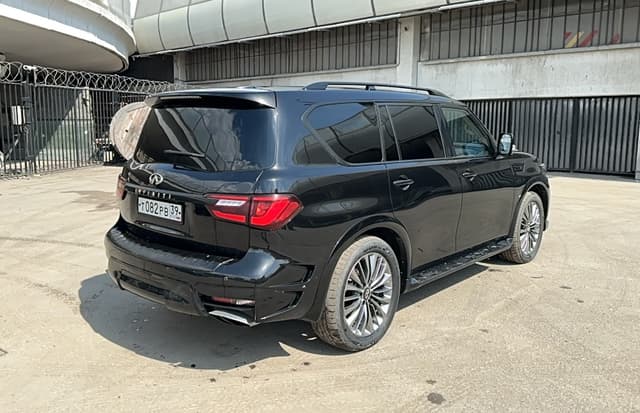 Infiniti QX80 - 3
