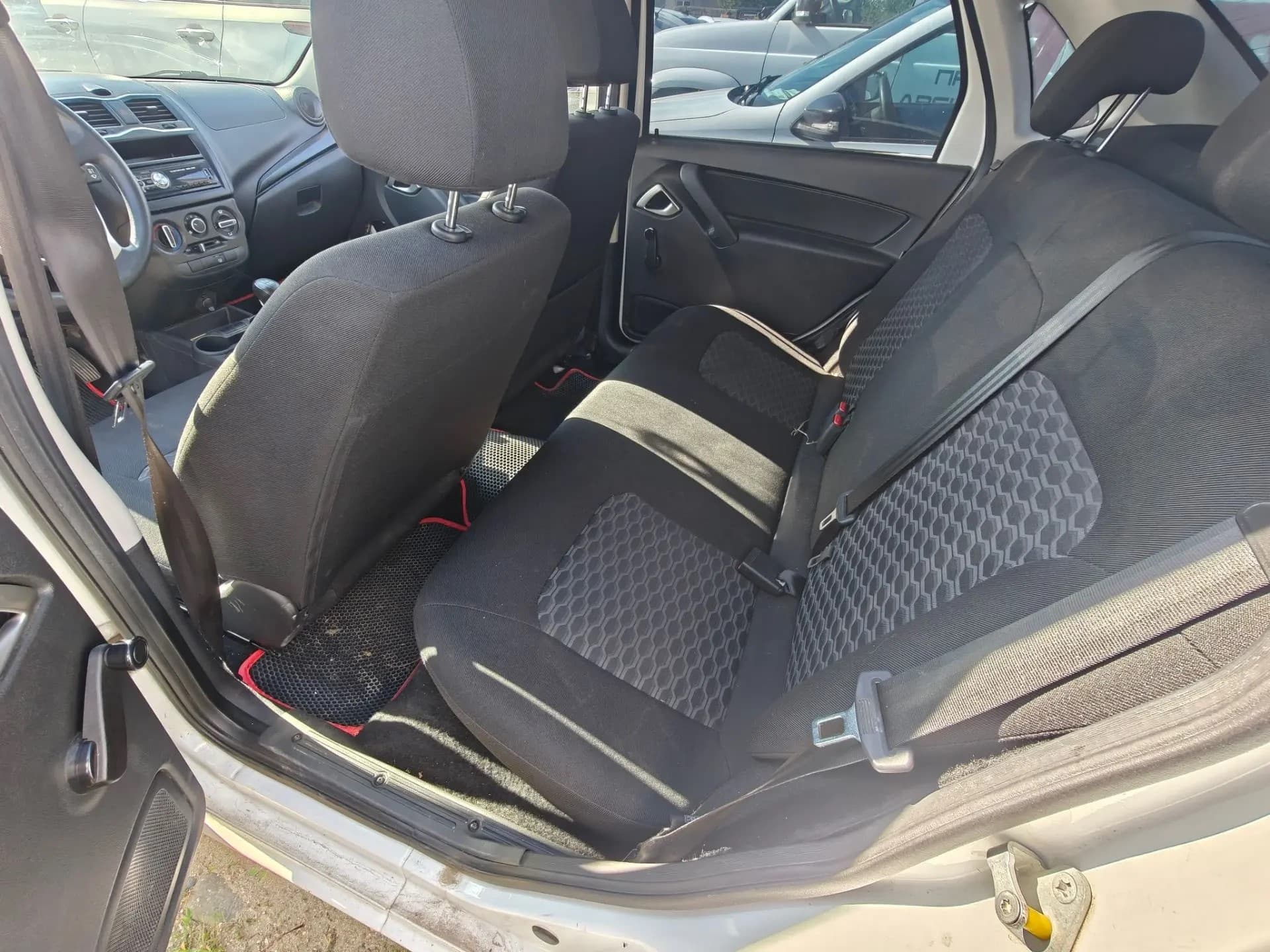 Lada Granta седан - 8