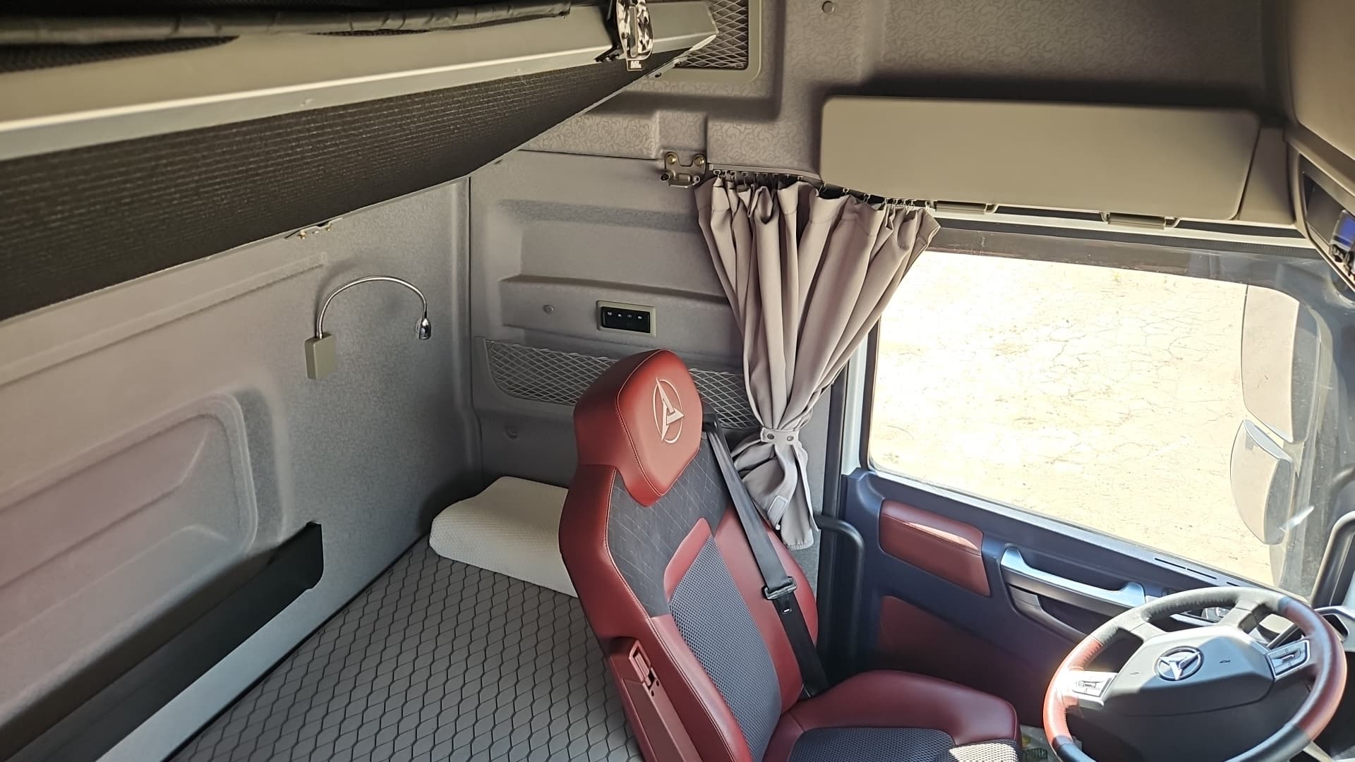 Sany HQC* 4x2 Седельный тягач - 9