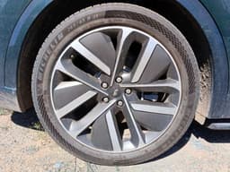Li (Lixiang) L9 - 10