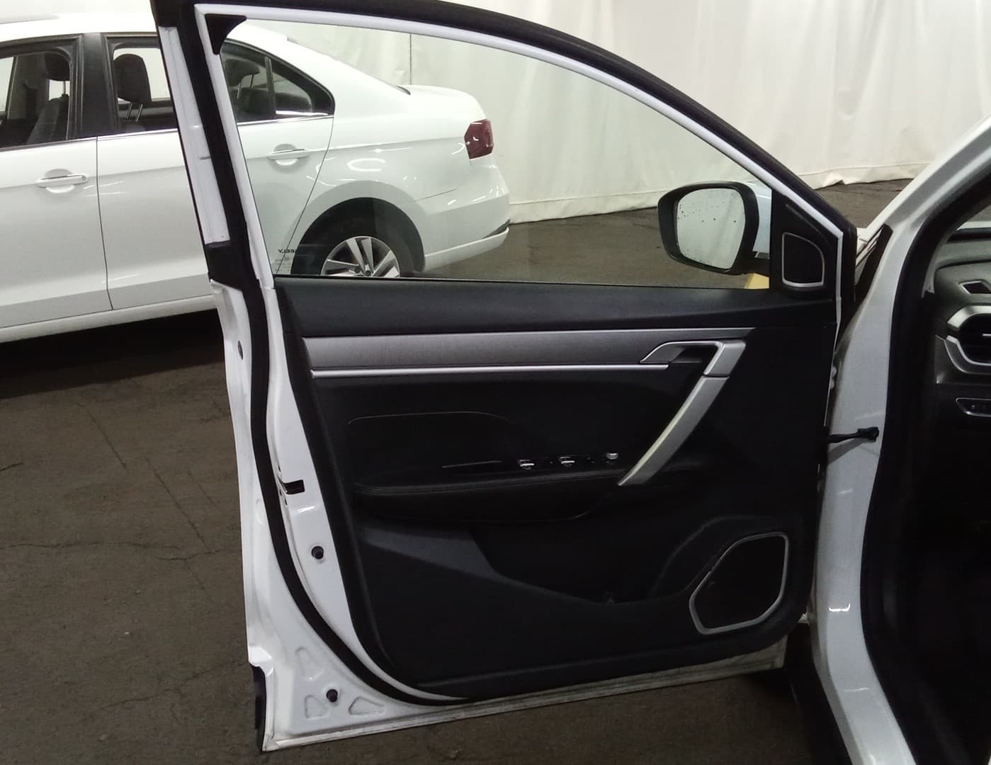 Geely Coolray - 8
