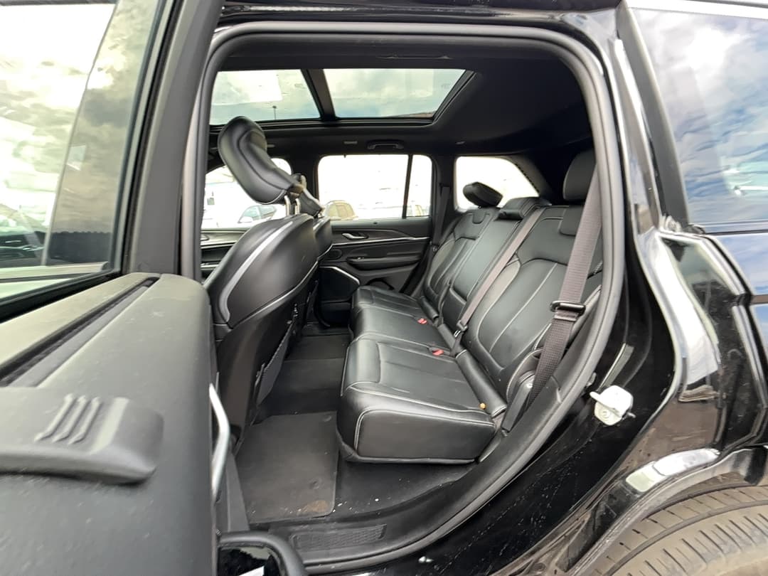 Jeep Grand Cherokee - 8