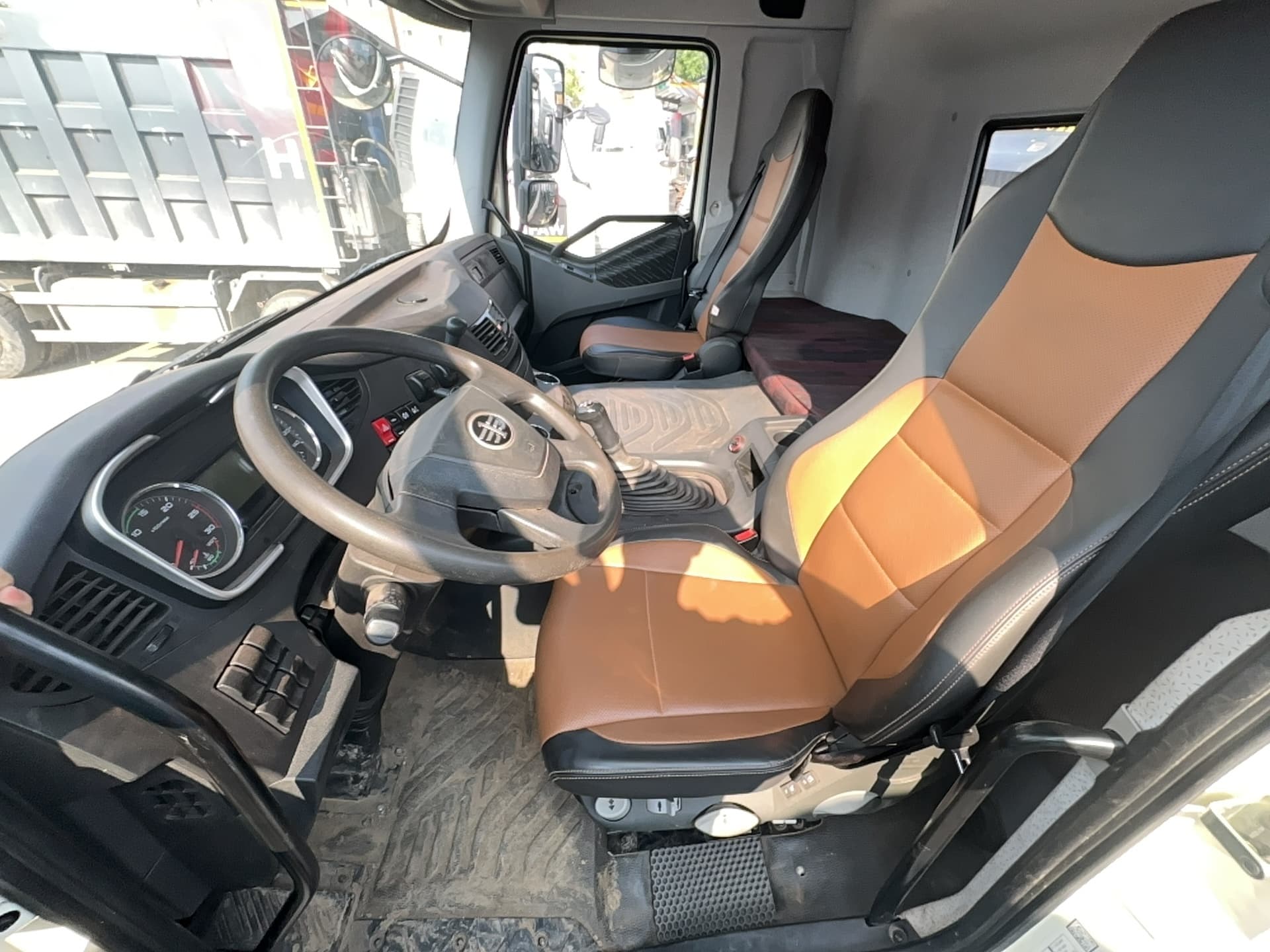 Завод Спецмаш SM04* на шасси FAW CA 3250 6X4 Бортовой с КМУ - 6
