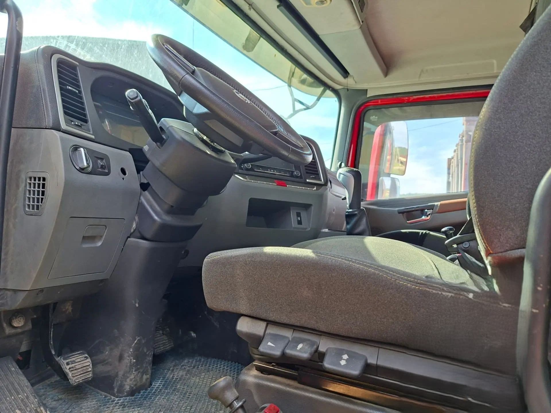 Shacman (Shaanxi) SX* 8x4 Самосвал - 5