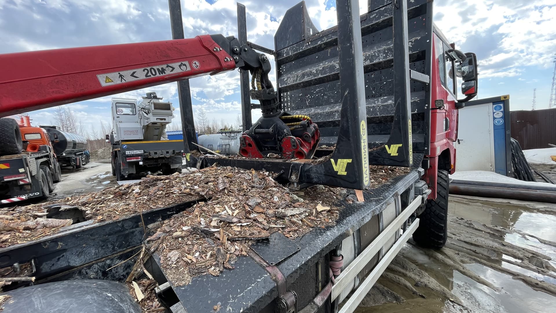 Буровые И Подъемные Машины 3392* на шасси Shacman SX3258 6x6 Сортиментовоз с КМУ - 3