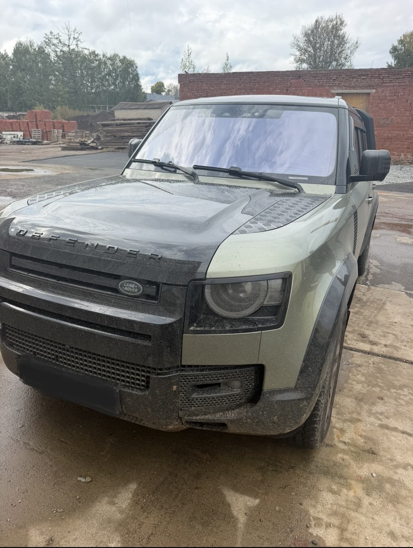 Land Rover Defender 110 - 1