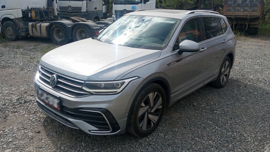 Volkswagen Tiguan L - 1