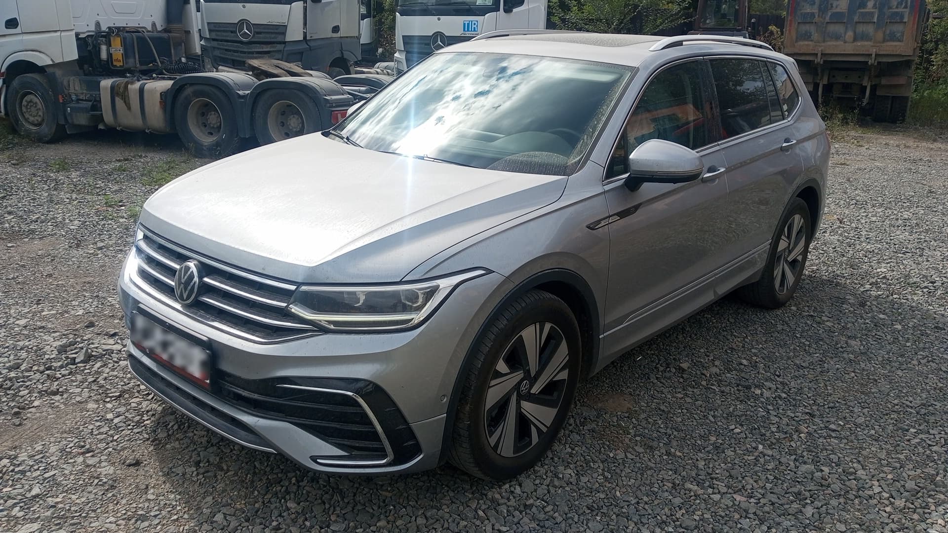 Volkswagen Tiguan L - 1
