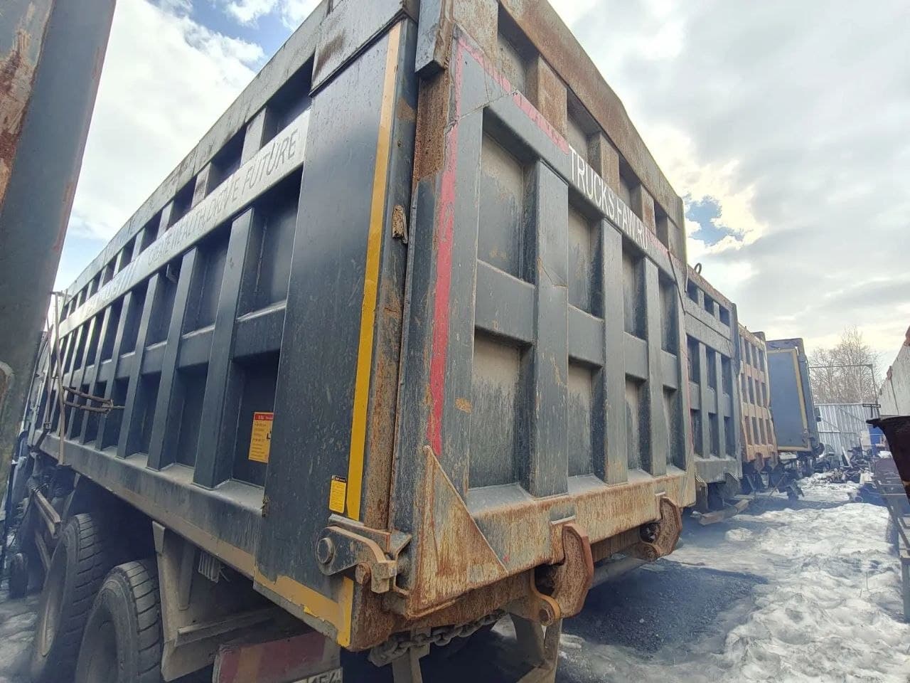 FAW CA 3310 8x4 Самосвал - 4
