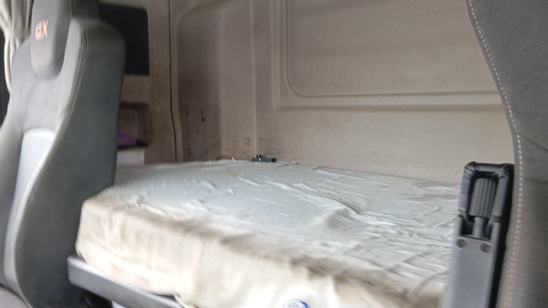 Dongfeng DFH 4x2 Седельный тягач - 9