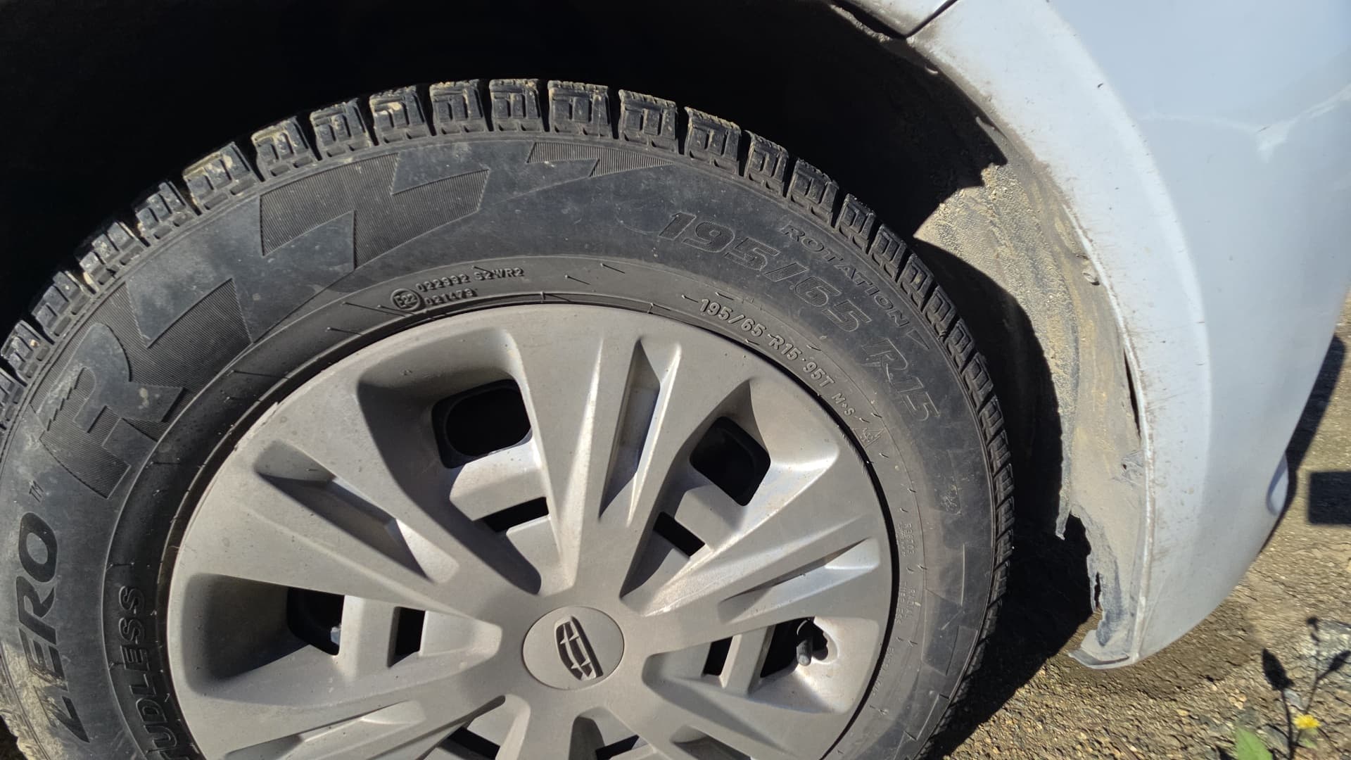Geely Emgrand 7 - 10
