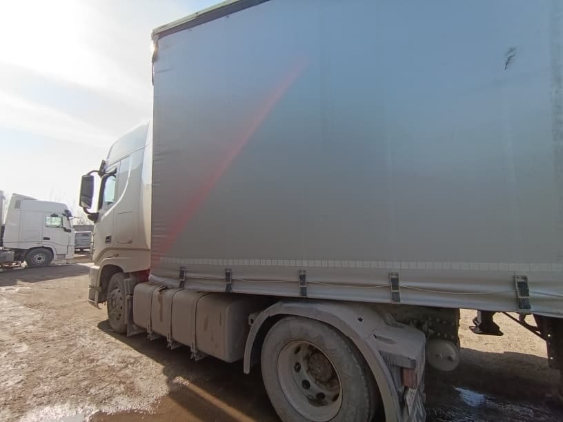 Dongfeng DFH 4x2 Седельный тягач - 4
