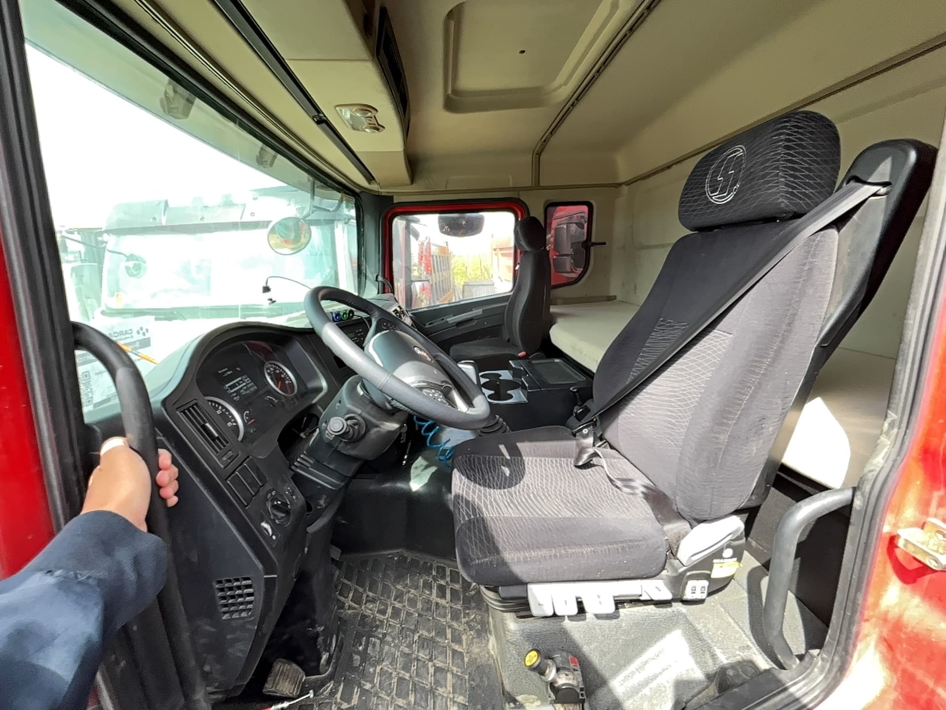 Shacman (Shaanxi) SX* 8x4 Самосвал - 8