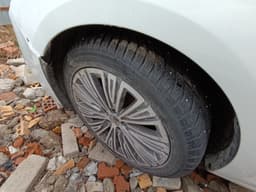 Hongqi H5 - 10