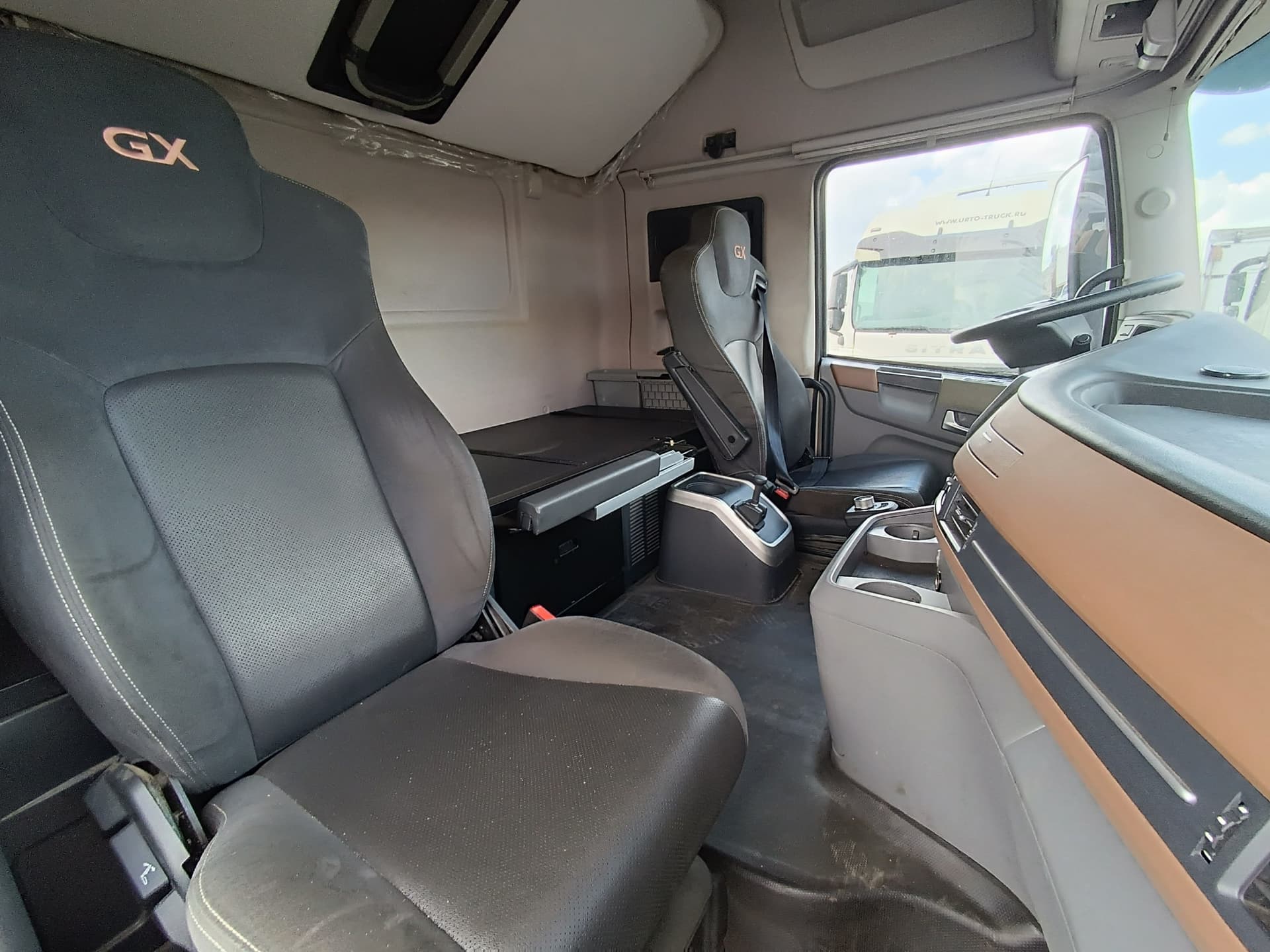 Dongfeng DFH 4x2 Седельный тягач - 9