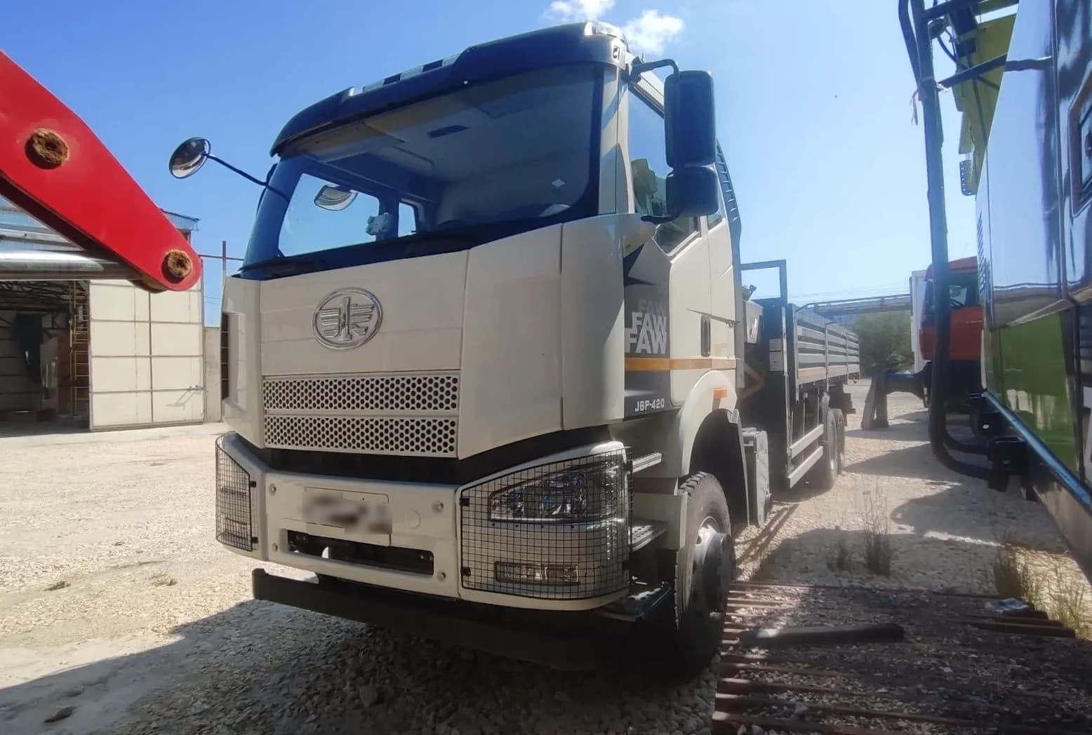 Строительные Подъемные Машины 7327* на шасси FAW CA 3252 6x6 Бортовой с КМУ - 1