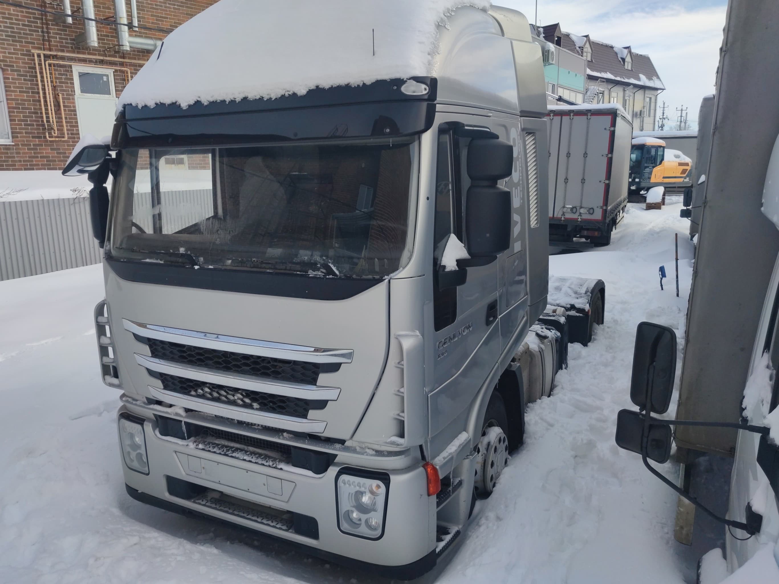 Hongyan CQ* 4x2 Седельный тягач - 1