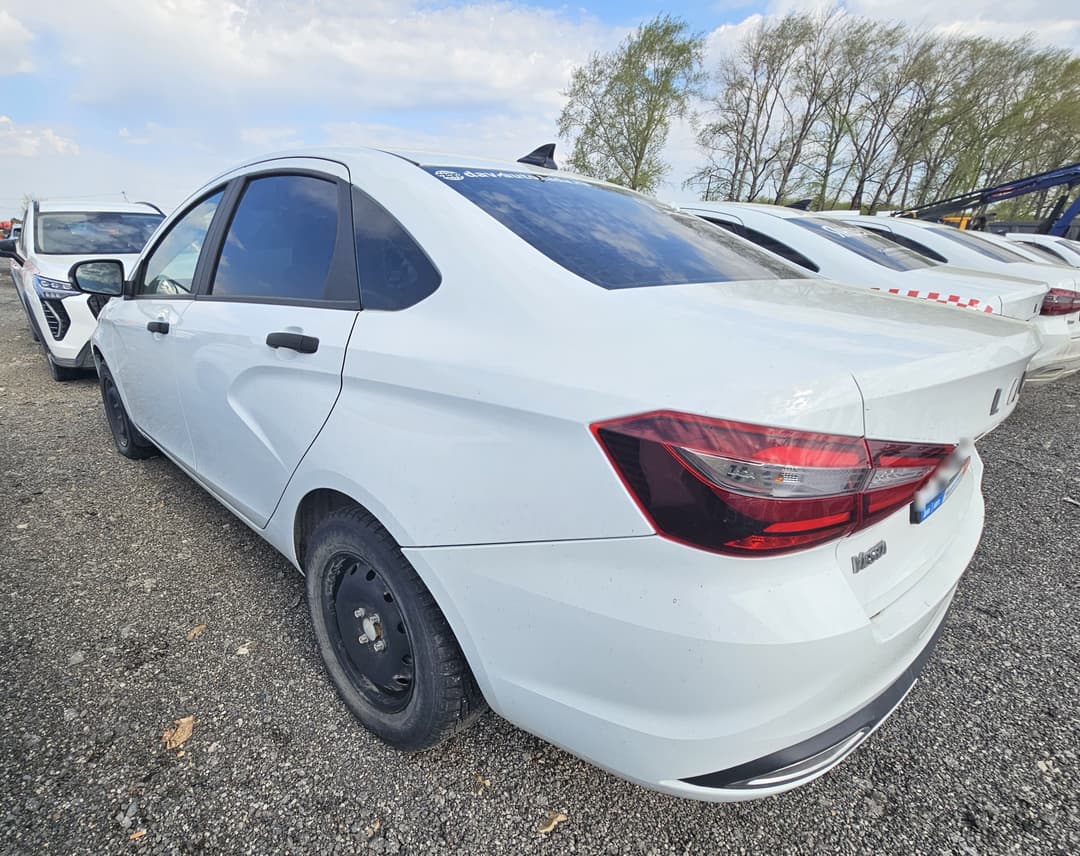 Lada Vesta седан - 4