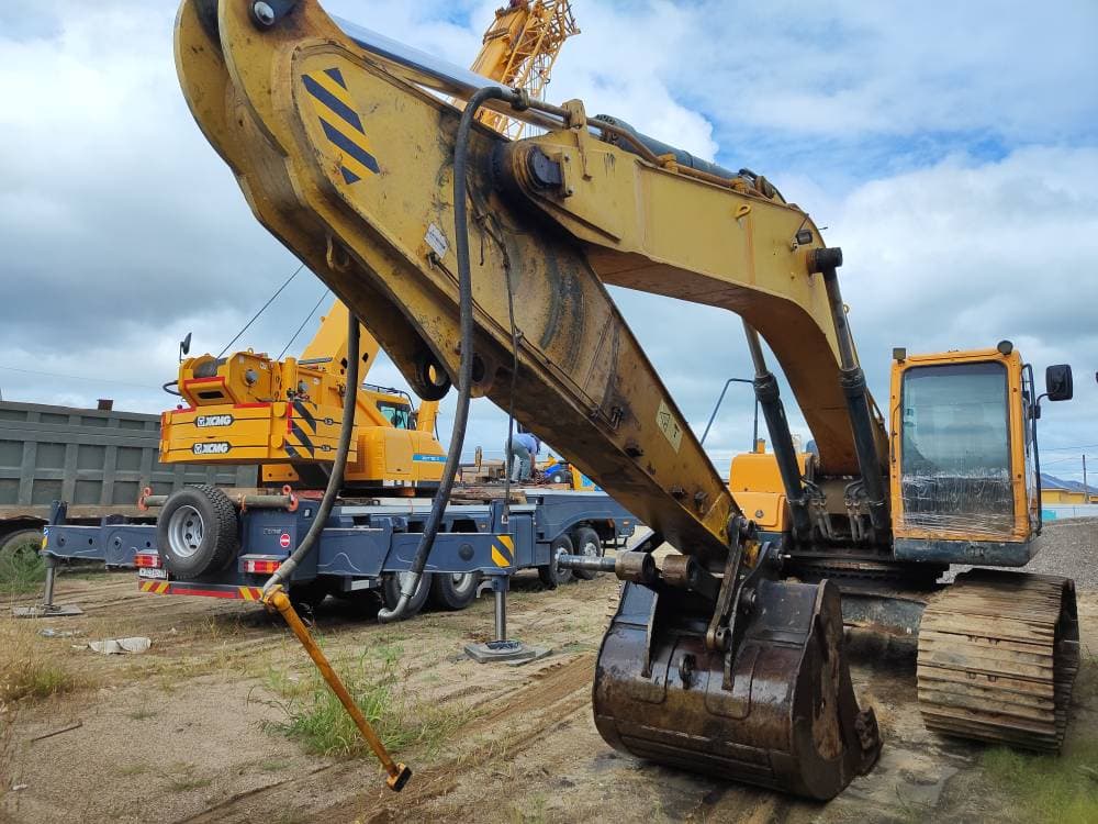 Hyundai R300 Экскаватор - 1