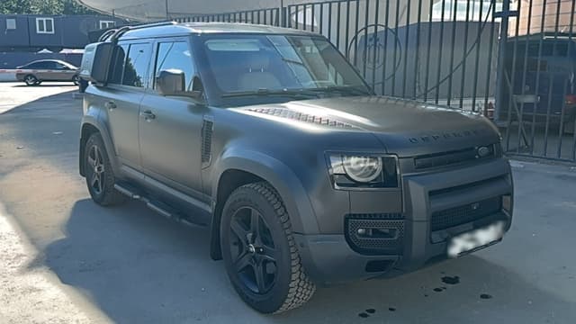 Land Rover Defender 110 - 2