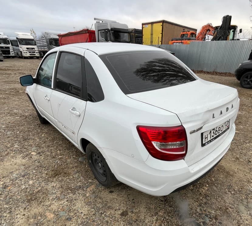 Lada Granta седан - 4
