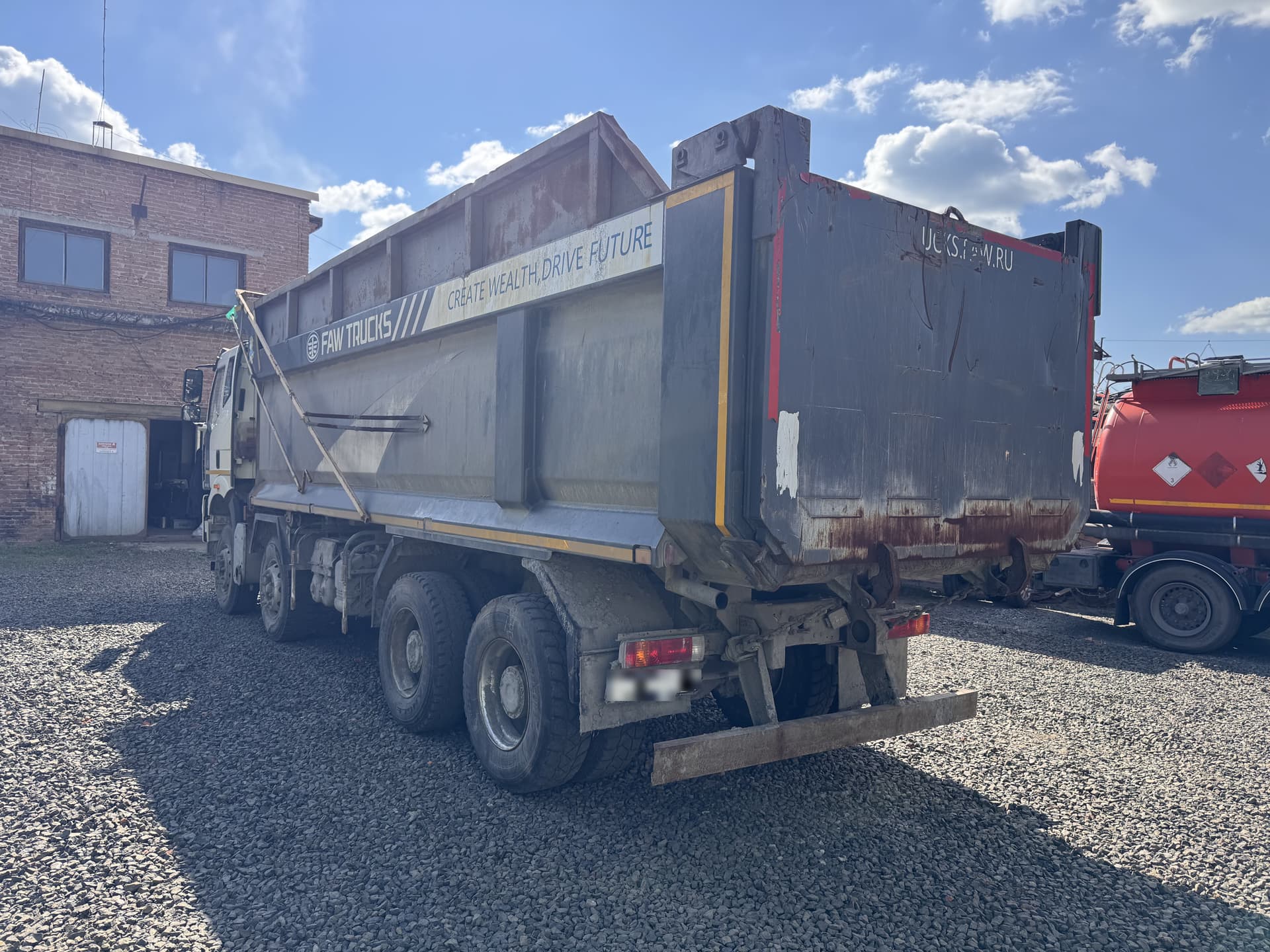 FAW CA 3310 8x4 Самосвал - 4