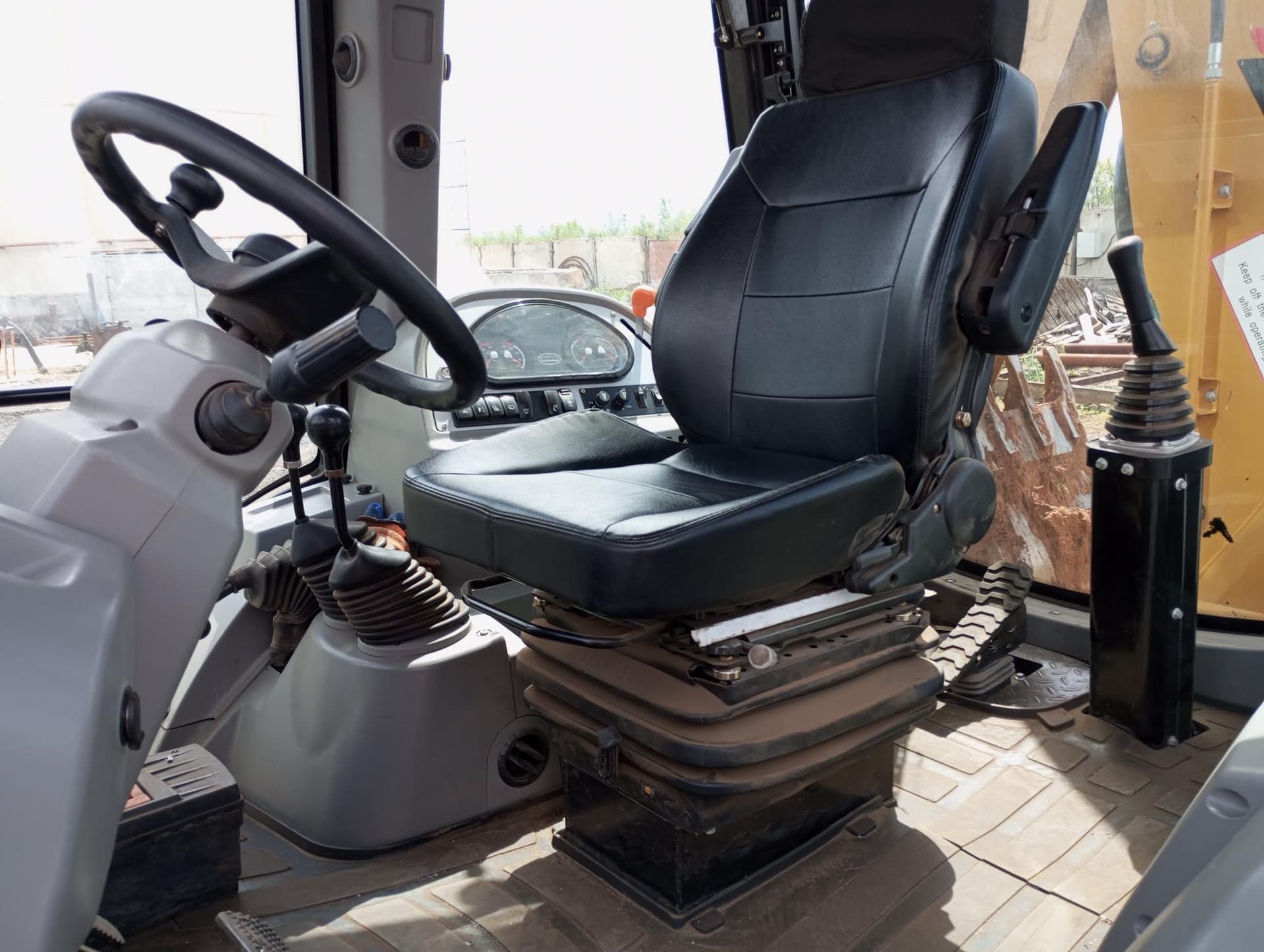 Lovol FLB468 Экскаватор-погрузчик - 6