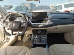 Hongqi H5 - 5