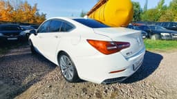 Hongqi H5 - 4