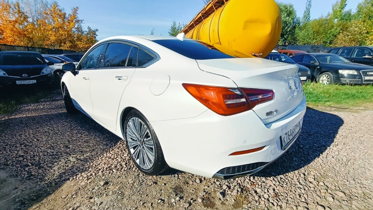Hongqi H5 - 4