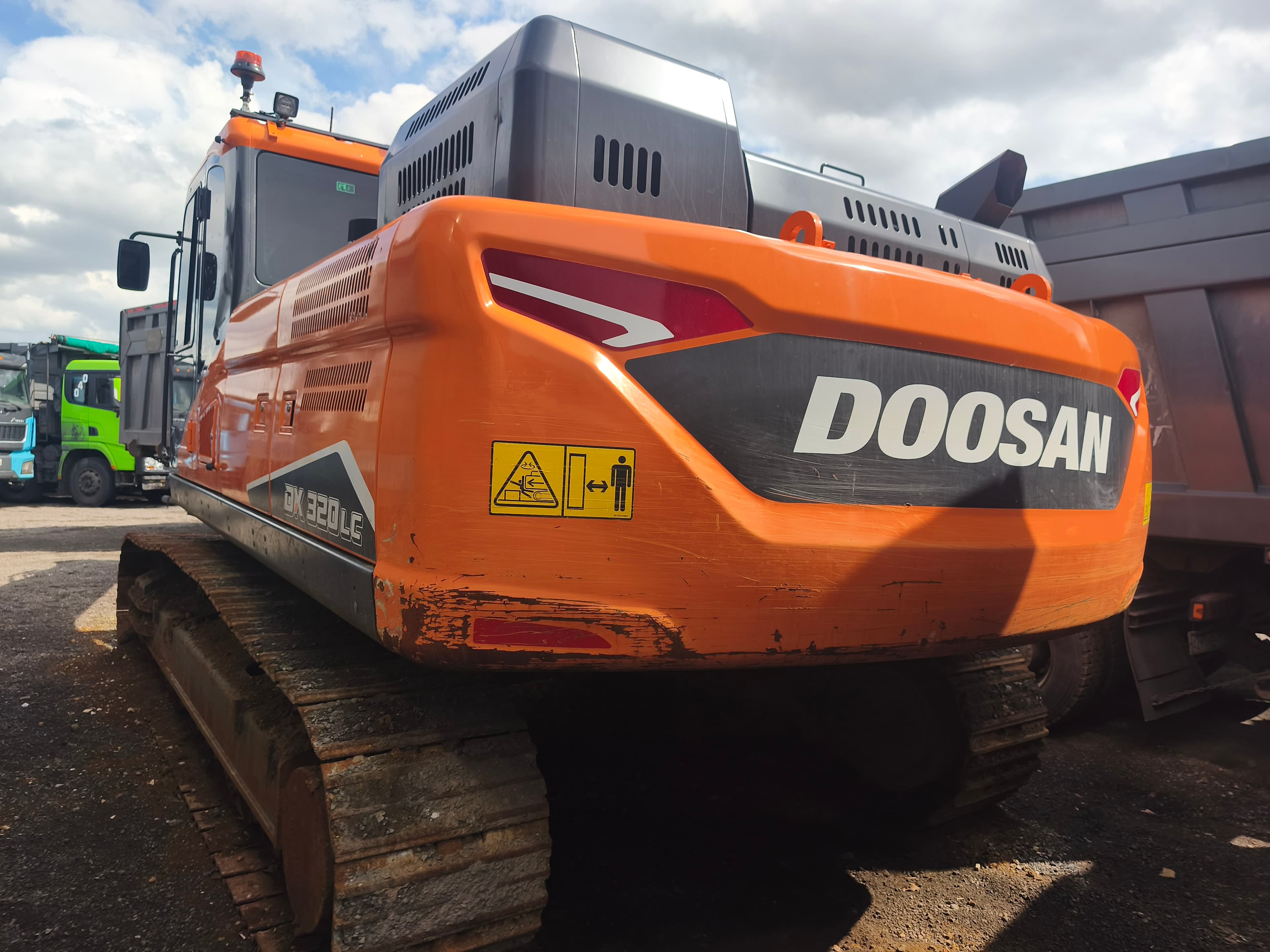 Doosan DX320 Экскаватор - 4