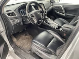 Mitsubishi Pajero Sport - 7