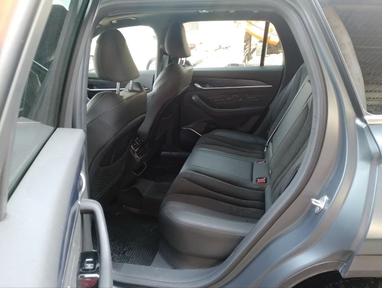 Geely Monjaro - 9
