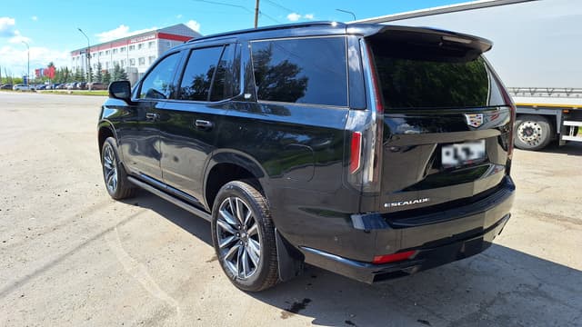 Cadillac Escalade - 4