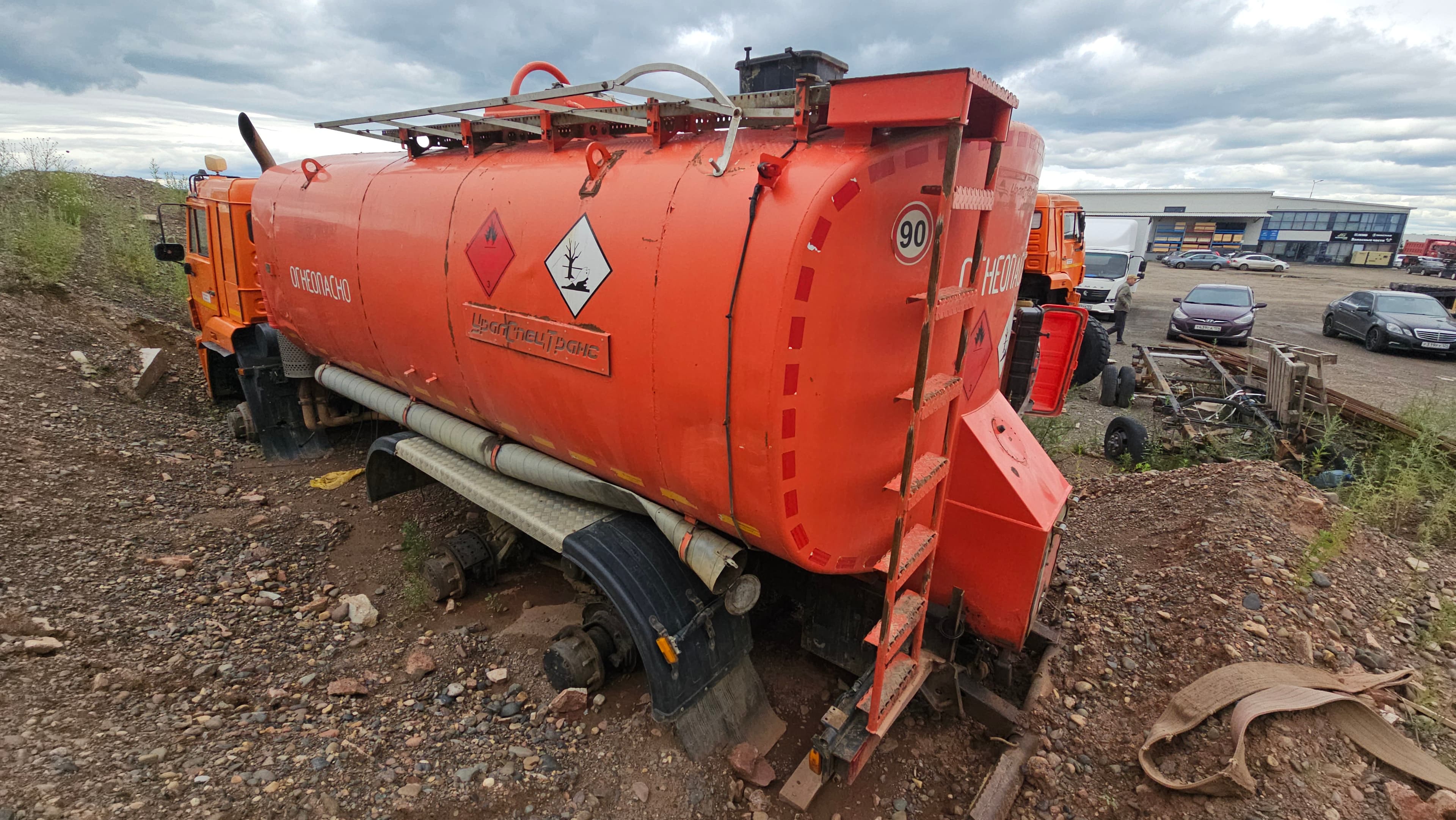 Уралспецтранс 5453* на шасси КамАЗ 6522 6x6 Автоцистерна нефтепромысловая - 4